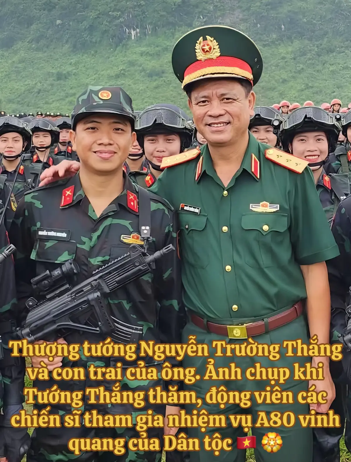 Thượng tướng Nguyễn Trường Thắng, Thứ trưởng Bộ Quốc phòng và con trai của ông - Nguyễn Trường Nguyên. Ảnh chụp kho ông Thắng thăm, động viên các chiến sĩ tham gia nhiệm vụ A80 vinh quang của Dân tộc 🇻🇳 🏵️ Một hình ảnh đẹp! Đáng ngưỡng mộ và học tập về “Cha truyền con nối”, cùng nhau bảo vệ Tổ quốc Việt Nam ta ❤️🇻🇳