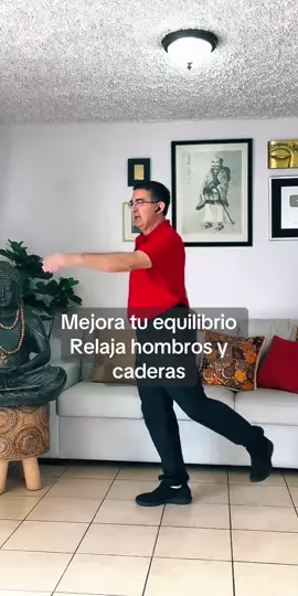 Mejora tu equilibrio físico y mental, relaja los hombros y mejora la movilidad de tus caderas.#tiktoklive #livehighlights #equilibrio #taichi #hombros 