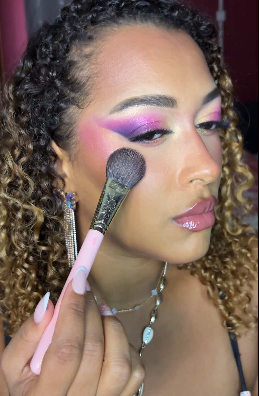 Ambiance Carnaval ✨ Maquillage artistique en action 🎭 Un talent, mille couleurs ! Carnival vibes ✨ Artistic makeup in action 🎭 One talent, a thousand colors! #nottinghillcarnival #carnivalmakeuplook 
