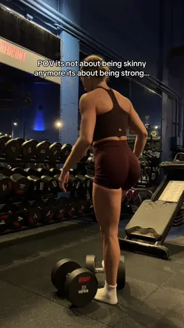 What it looks like when you stop blaming your genetics and put in the work #fitnesstransformation #womensfitness #bodybuildingjourney #workoutroutine #liftingtips 