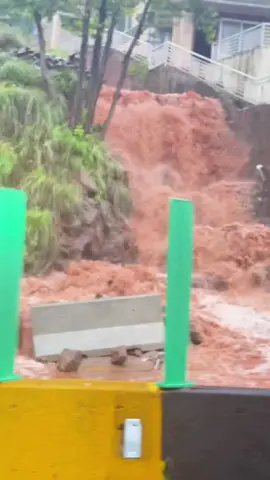 Today flood and heavy rainfall in Murree Rawalpindi, Heavy Rain 🌧️ in Murree  Flood in Pakistan after heavy rain 🌧️  Pakistan 🇵🇰 rain and floods  #fyyyyyyyypppppppppppp #foryou #fffffffffffyyyyyyyyyyypppppppppppp #viral #floodinpakistan2025 