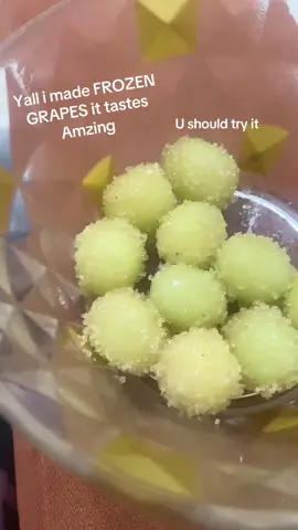 Who wants the totorial for it #frozengrapes #amzing #cold #freezing #makeitvirаl 