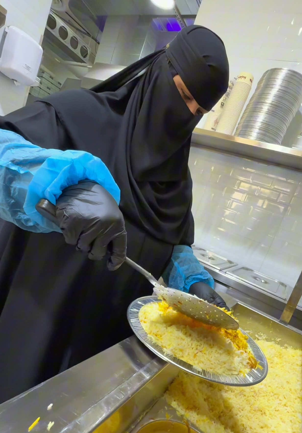 الشيف ام حسام شيف سعودية حققت حلمها وفتحت مطعم نجدية موقعها في حي النرجس شارع السهام ادعموها تستحق الدعم♥️#نجديه #دعم #الرياض #مطعم #الرفاعي_في_السعودية @نجديّة - Njdya 