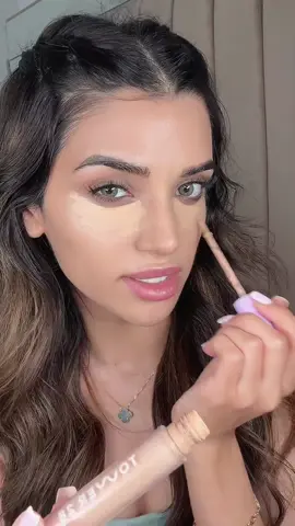 Chit chat grwm to go to the gudwara ❤️  Product breakdown :  @L'Oréal Paris UK moisturiser and kohl  @Lisa Eldridge skin tint  @Tower 28 Beauty concealer  @patrick ta blusher  @Charlotte Tilbury bronzer + setting spray  @Huda Beauty setting powder and lipliner  #desimakeup #browngirlmakeup #gudwaramakeup #weddingguestmakeup #punjabi 