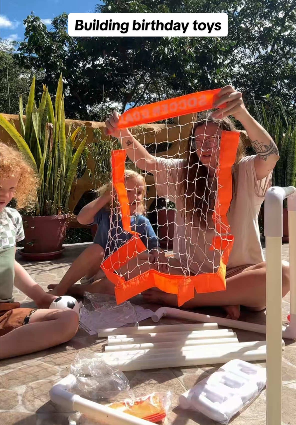 Outside toys are the gifts that keep on giving 😍 thanks to Mimi & Pop-pop!!! @amyriethomas  Los juguetes de exterior son regalos que siguen dando sus frutos 😍 gracias a Mimi y Pop-pop!!!