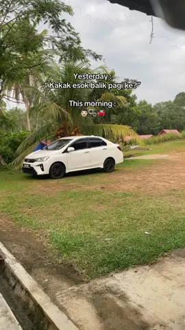 Pagi pagi abah dah buat kita sebak… mmng setiap pgi isnin sebelum nak pergi kerja mesti abah basuh kereta walaupun kita dah larang takyah basuh tapi dia tetap nak basuh. Abah do by himself. Thankyou abah🤍.                                                        Love language ayah ni lain betul ye.. 🥹