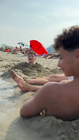 les compagnons à la plage 🏖️  #barcares #barcaresplage #vacances #gleremy @Glérémy 