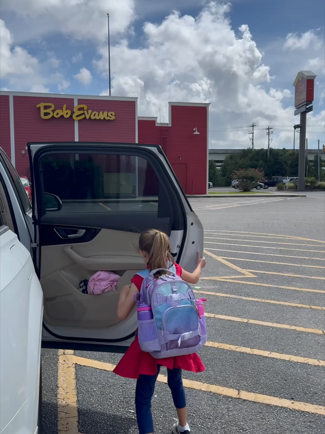 Kids eat FREE at Bob Evans Tuesdays after 4 pm in-store or all day for carryout & delivery orders through the Bob Evans App. Made for and your family to down, enjoy a great meal, and make midweek feel special. #bobevans #bettertogether #kidseatfreetuesday #kidseatfree #kidsmeals