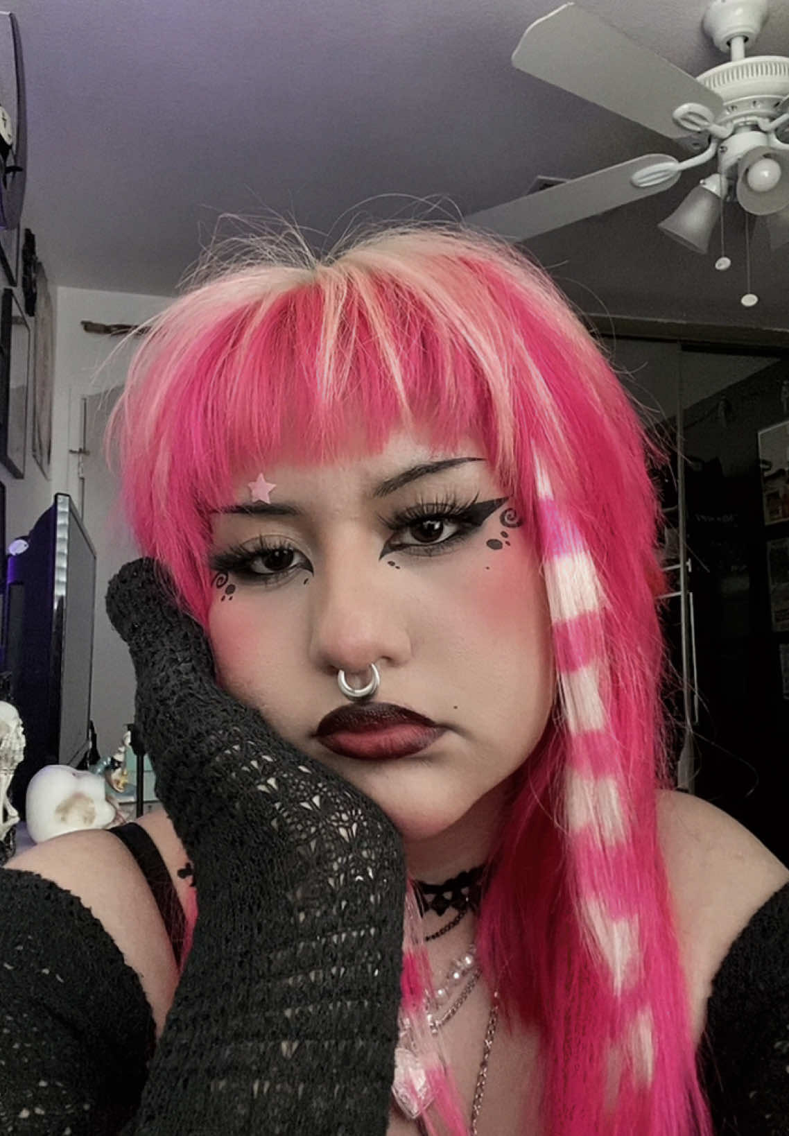 If anyone asks how my summers been going 😒#rockenespañol #rockera #alttiktok #mexicanalt #mexicanrock #Summer #gothsummer 