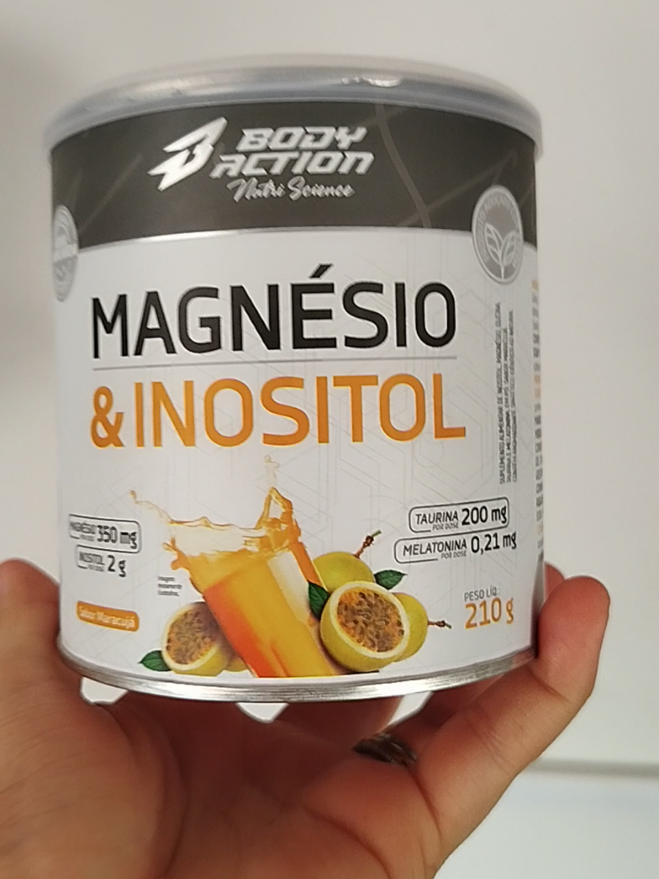 ✨ Magnésio & Inositol Bodyaction com Melatonina – 210g ✨ O suplemento ideal para quem busca mais qualidade de vida e noites de sono tranquilas! Formulado com Magnésio, Inositol, Taurina e Melatonina, ele auxilia no relaxamento, na redução do estresse e na melhora do sono. Além disso, contribui para o equilíbrio do sistema nervoso e da saúde mental. 🌙 Benefícios principais: ✔️ Melhora a qualidade do sono ✔️ Ajuda no relaxamento e bem-estar ✔️ Reduz estresse e ansiedade ✔️ Contribui para a saúde do sistema nervoso ✔️ Sabor delicioso de maracujá #magnésio  #inositolsupplement  #melatonina  #sonotranquilo  #bemestar  #suplementonatural l #relaxamento  #ansiedade  #saúdemental  #maissaúde  #vidasaudável  #qualidadedevida  #nutrição  #bodyaction  #sonoprofundo 