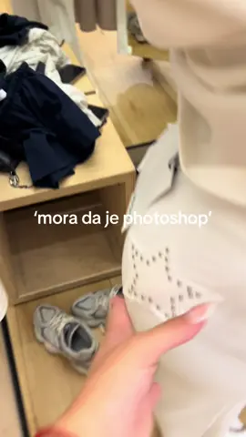kad neko kaze photoshop,a ti se polomis u teretani (+ genetika naravno) ali ni mi ne izgledamo ovako kad napravimo pauzu od mesec,dva i ne vodimo racuna o ishrani 😫🙃😩 #foryou 