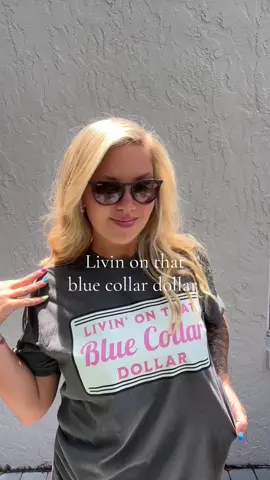 Obsessed with this tee! This color is pepper 💁🏼‍♀️🖤🤎 #livinonthatbluecollardollar #bluecollarboys #bluecollarlife #bluecollarwife #bluecollarbabe 