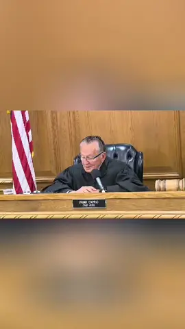Helping the elderly #helping #america #frankcapriojudge #trending #vrialtiktok #judgecaprio #the #elderly #foryoupageofficiall 