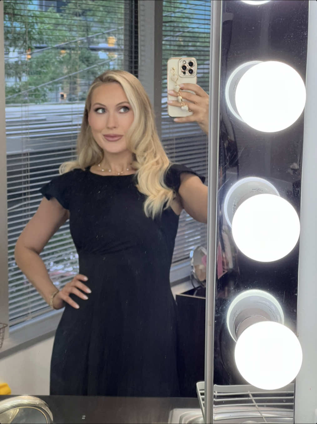 Ooh la la ✨ #retro #glam #hairtok #newsanchor #tvnews
