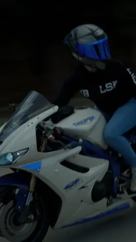 My 💙 #daytona675se #triumphdaytona #motorcycles #bikergirl #mediaday 