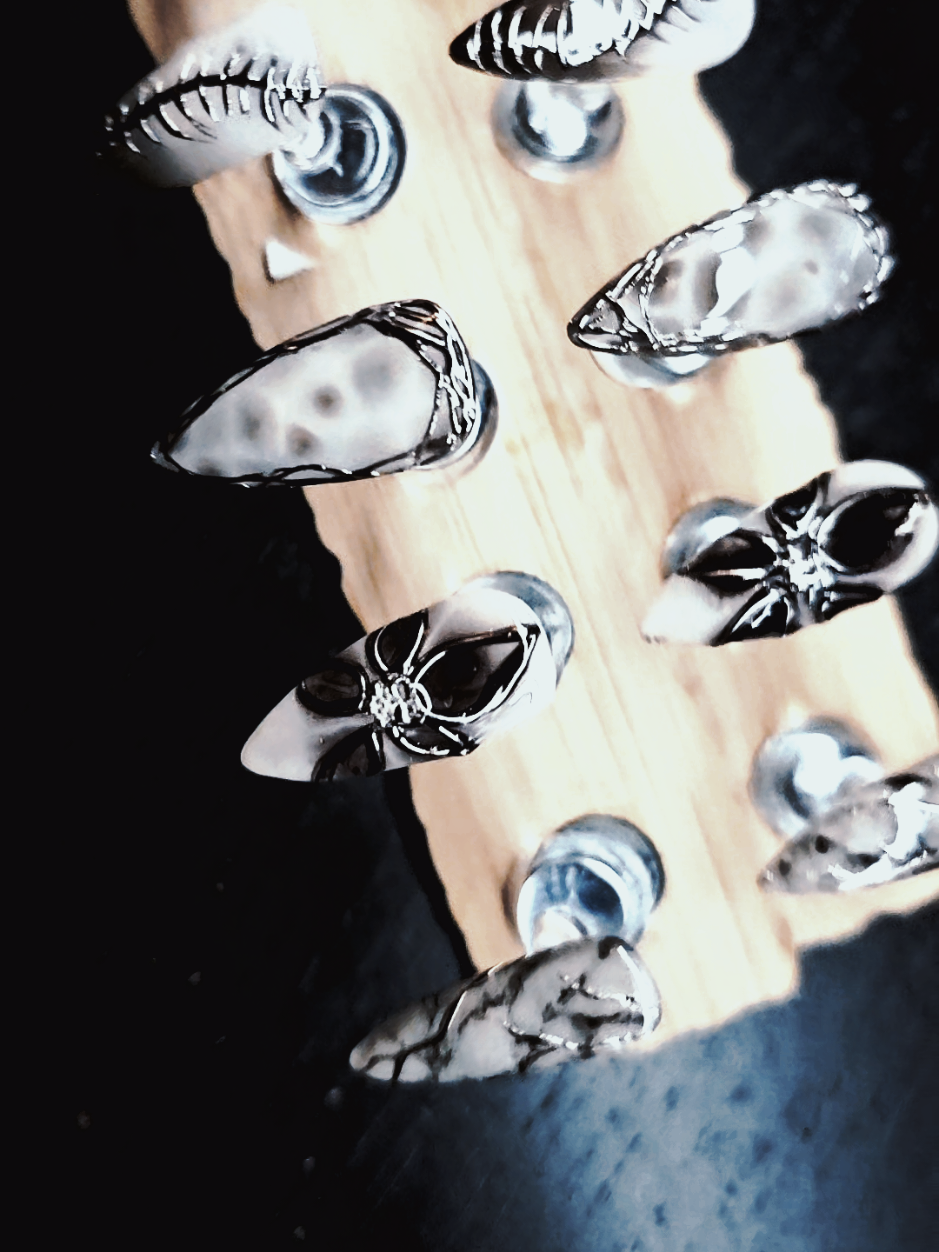 white black and silver 🖤🤍🩶#nailmegoodhandmade #pressonnails #nailsoftiktok #nails #fallnails 