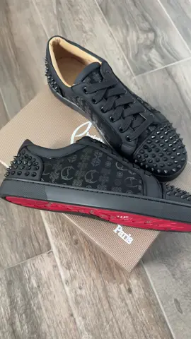 Red Bottom Spike Junior Side Design #redbottoms #suelaroja #christianlouboutin #luxuryshoes #designer 