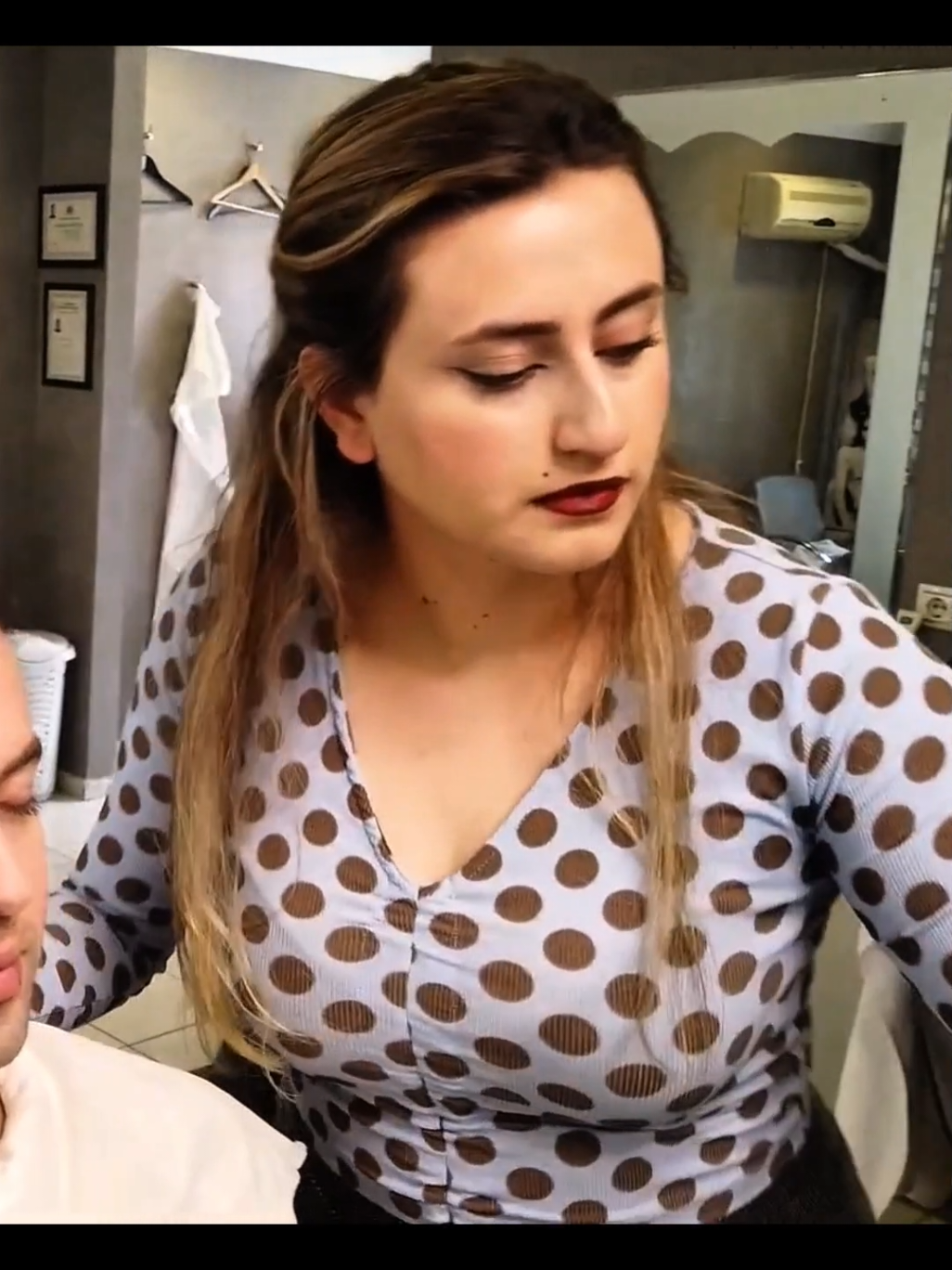 #creatorsearchinsights  female barber for men #headmassage #headmassageasmr #massage #asmr 