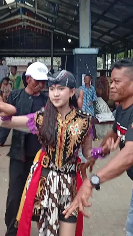 pawang gajah Gajahan yg cantik dan murah senyum