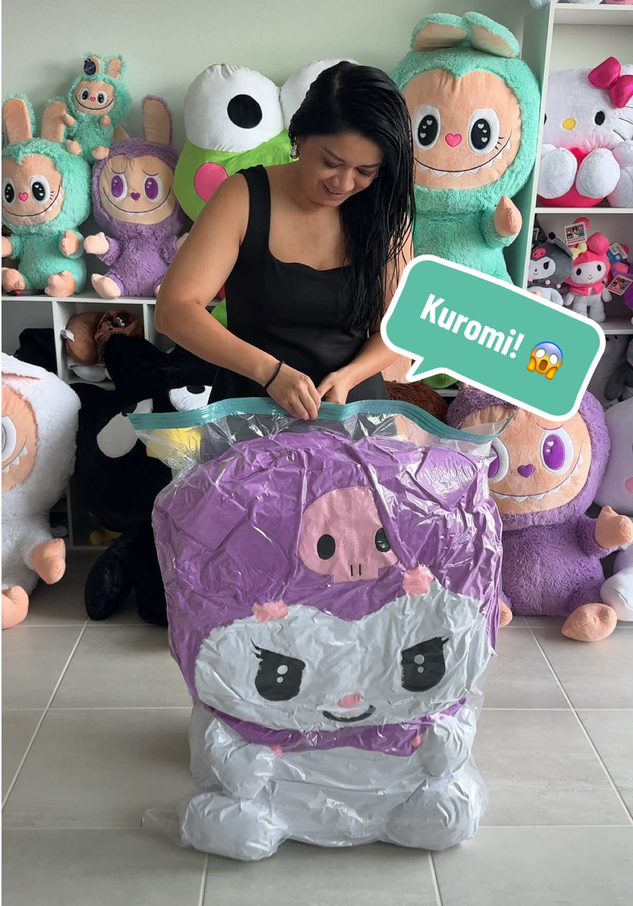 Kuromi? 😱😩#hellokitty #kuromi #plushie #big #creatorsearchinsights 
