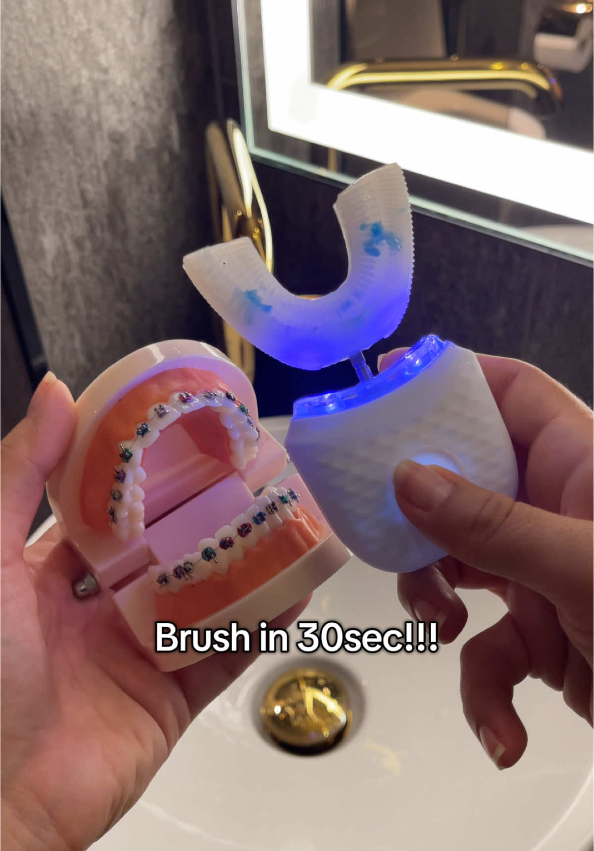 Hate brushing you can now brush in 30sec 🤩 #fyp #teeth #braces 