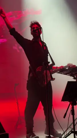 “Love is a bi**tch” live  #fyp #CapCut #livemusic #twofeetmusic 