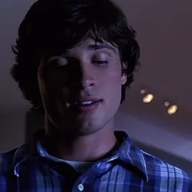 “Just be faster than everyone” brutal #smallville #tomwelling #mogged #mog #brutalmog #bp #cookieking #barryallen #kylegallner 