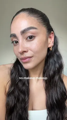 @wellbyvaleria’s everyday routine 01. Daily Sun Shield sunscreen 02. Liquid Bronzer 03. Freckle Paint