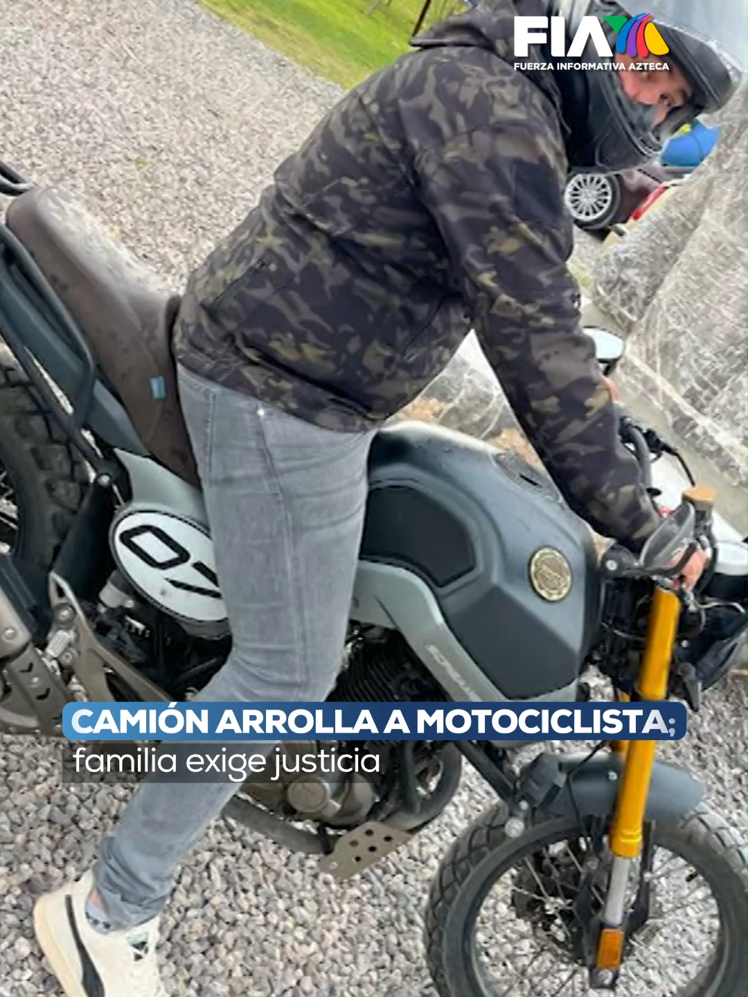 Orlando Pacheco, de tan solo 27 años, perdió la vida el pasado 10 de agosto en un trágico accidente sobre la autopista México-Querétaro.  Iba en su motocicleta rumbo a su casa, en San Miguel Jagüeyes, Huehuetoca, cuando un camión de pasajeros presuntamente lo arrolló, provocando un fuerte incendio que le arrebató la vida.   🛑 No hay detenidos. La familia, especialmente su madre Leticia Hernández, exige justicia y castigo para los responsables.   📢 Este caso ha generado indignación, pues nadie ha respondido legalmente hasta el momento.   La entrevista en #HechosAM  #AztecaNoticias #AccidenteVial #Edomex
