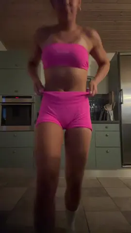 Hey hey @DFYNE #gymgirl #babes #push #foryou