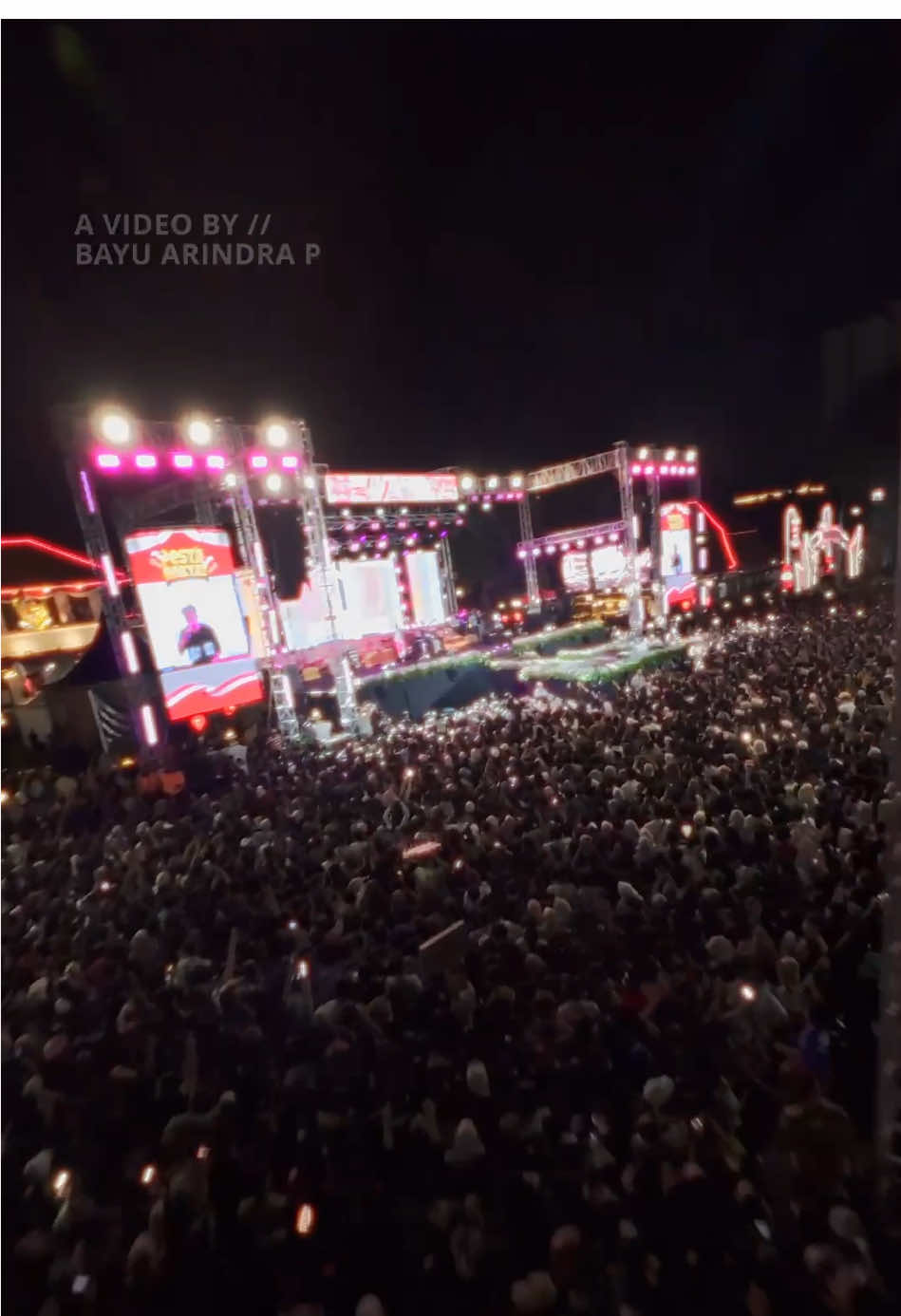 Lautan manusia di konser @NDX AKA surabaya malam ini. 🔥 Dalam rangka acara PESTA RAKYAT yg di selenggarakan di gedung negara grahadi kota surabaya. #dronefpv #fpvdrone #dronesurabaya #dronefpvkonser #jasadronefpv @ASLI SUROBOYO | VISIT SURABAYA @info_konsersurabaya @KONSER SURABAYA 