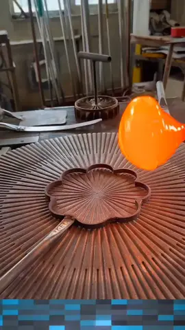 24krt GLASS MAKING ART OF SLYCOM.  #GlassMakingUSA #BlownGlassArt #USAGlassArtists #GlassStudioVibes #AmericanGlassBlowers @UK skills 💡✨✅ @USA Skills ✅ 