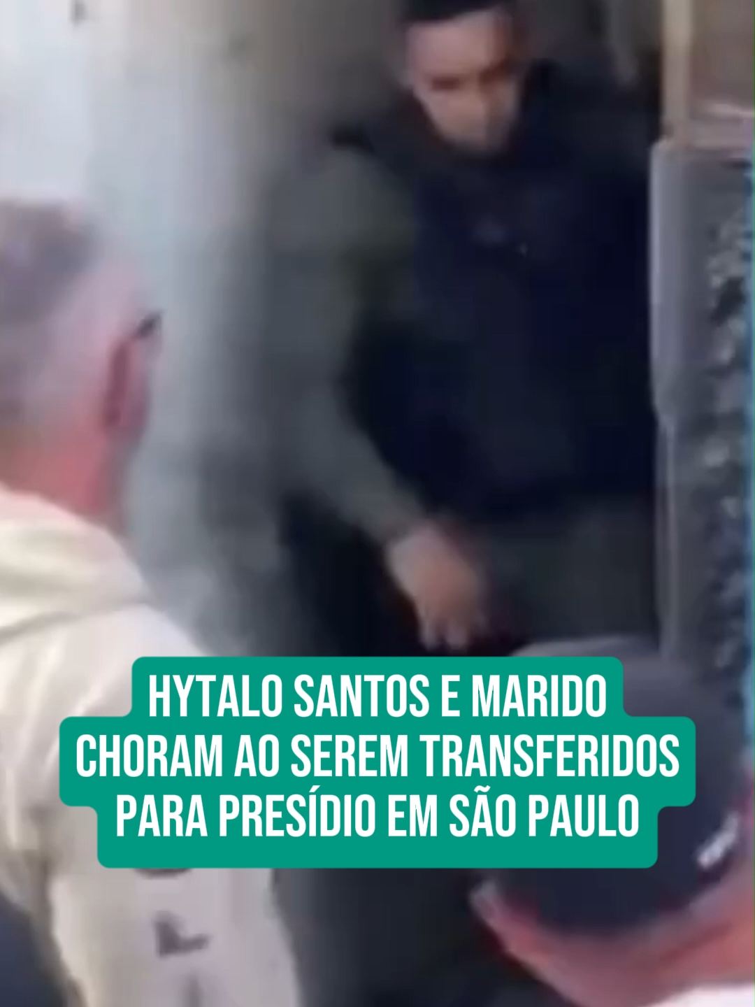Hytalo Santos e Israel Nata Vicente, o Euro, foram transferidos para o Centro de Detenção Provisória (CDP), em Pinheiros, Zona Oeste de São Paulo. Os influenciadores estavam detidos na cadeia pública de Carapicuíba. Segundo o G1, o casal estava chorando durante o processo. Hytalo Santos, preso na última sexta-feira (15) em São Paulo, ficou conhecido nas redes sociais por uma série de vídeos envolvendo crianças e adolescentes, que eram submetidas a uma espécie de reality show. Agora, ele é alvo de investigação pela Justiça da Paraíba por suposta exploração de menores e até tráfico humano. Vídeo: reprodução/X #hytalosantos #hytalosantosoficial #saopaulo #influenciadores #tiktoknotícias #DiariodoNordeste