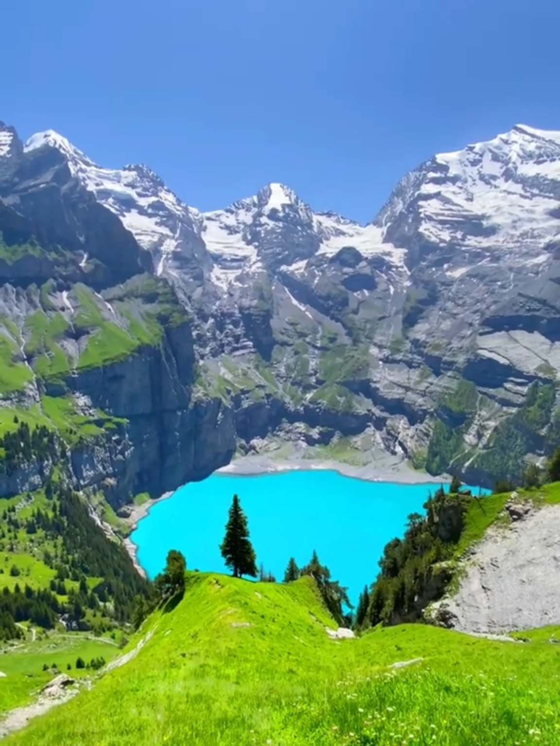 Isn't Switzerland beautiful?🇨🇭 #nature #switzerland #swissroads #switzerlandnature #roadtrip #swissbeautiful #sisiswiss#swiss #tiktoktravel #sisiswiss #explore