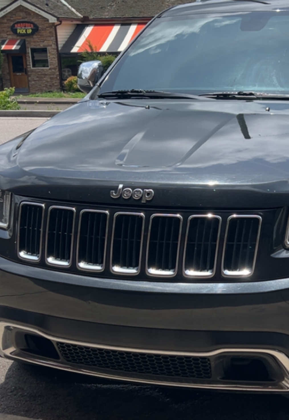lol I had to have fun with this since Cherokee see to be a joke of the Jeep world haha #jeepgrandcherokee #yesitsajeep #jeepgirl #starterjeep ✌🏼olllllllo ✌🏼