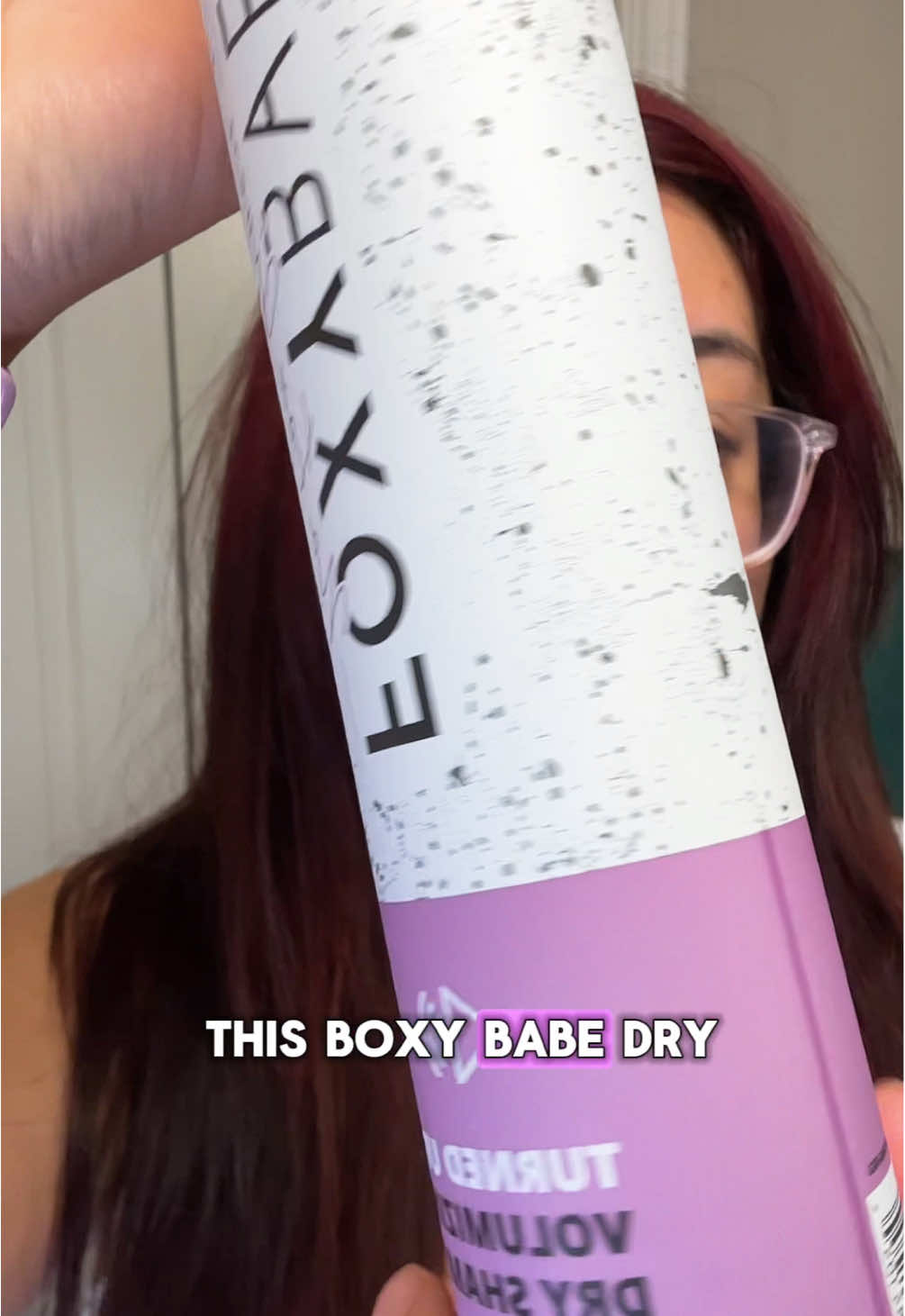 Best dry shampoo to get that volume when we need it! 🙂‍↕️🤏🏻 @FoxyBae Hair #dryshampoo #foxybae #hairproduct #tiktokmusthaves #parati 