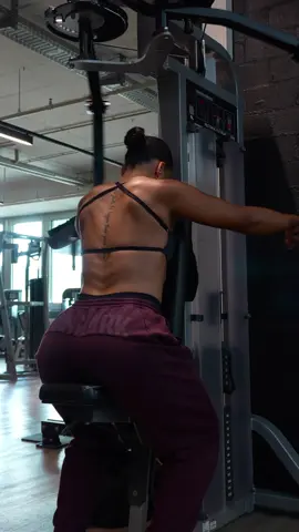 Stop👏🏽skipping👏🏽upperbody ladies👏🏽! @Gymshark dc: EVAKS10 #upperbodyworkouts#upperbody#fitgirl#FitTok#gymmotivation 
