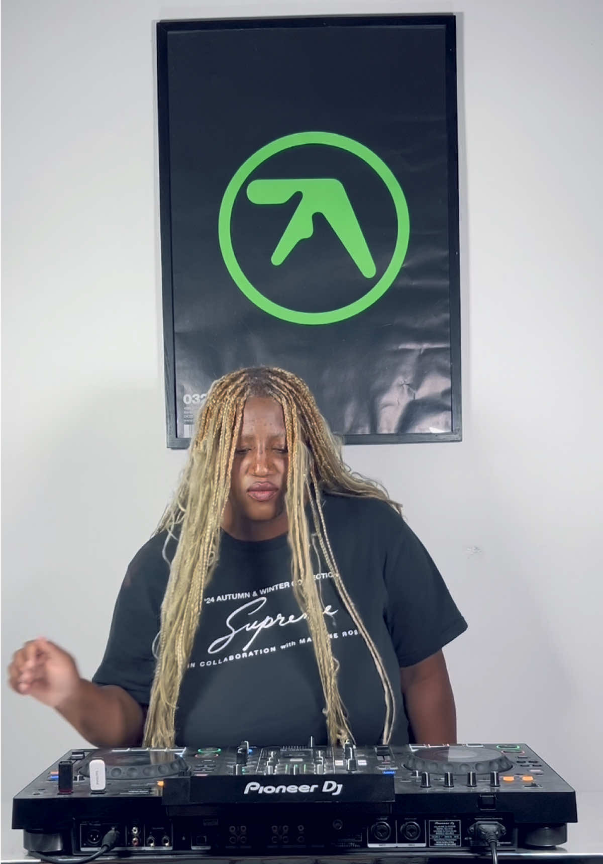 JT & Aphex Twin? Say no more! I got you 🫦 #aphextwin #aphex #jt #citygirls #girldj 