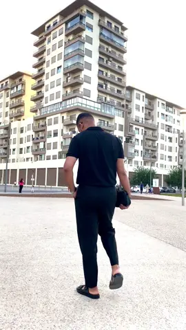 Black outfit 🖤📸✨ #المغرب🇲🇦تونس🇹🇳الجزائر🇩🇿 #الشعب_الصيني_ماله_حل😂😂 #outfitinspiration #fyp #outfitmens 
