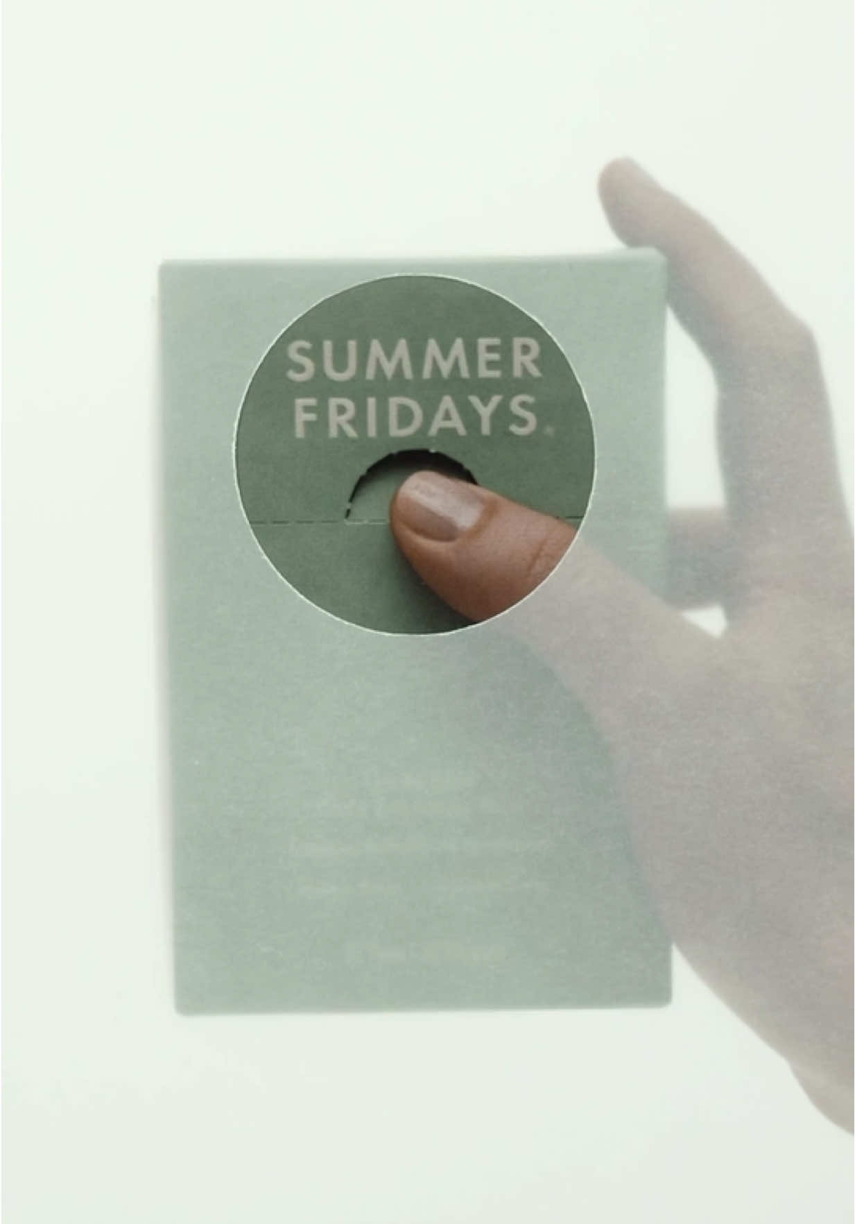 Gentle Reset Daily Exfoliating Pads🍃 Made in Korea, these dual-sided pads gently exfoliate to smooth skin texture, refine the look of pores and visibly brighten without irritation. These pads are fragrance-free and safe for sensitive and acne-prone skin, they're perfect for beginners and designed for daily use anytime, anywhere. Shop early access on August 25 on the Sephora app.  Launching August 26: @sephora  @sephoracanada  @Sephora UK  Sephora EU  summerfridays.com @SPACE NK  @Cult Beauty   Coming Soon: August 27 - @Revolve  August 29 - Sephora at @Kohl’s 