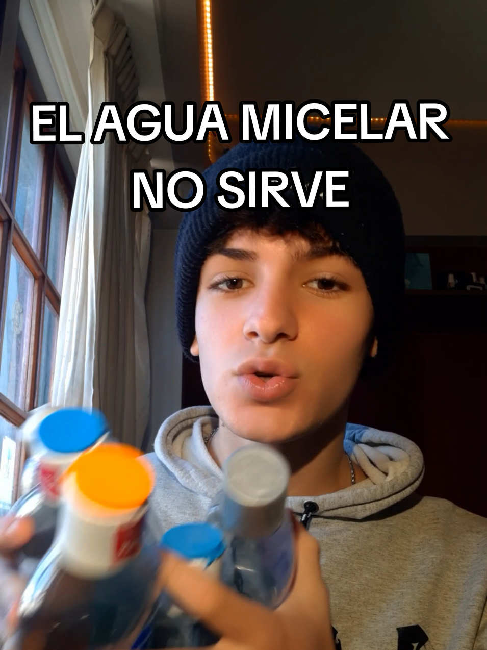 🚫 Dejen de usar agua micelar (normal) en la doble limpieza… ¡No limpia como debería! 🧴 Paso 1: aceite / Paso 2: limpiador en base acuosa ✅ 💧 Solo las bifásicas sirven (como la Rose Care de @NIVEA  o mi favorita, la de Garnier en aceite). ✨ Para una piel realmente limpia, un aceite desmaquillante siempre será la mejor opción. #DobleLimpieza #AguaMicelar #SkincareTips #PielLimpia #skincareroutinetips 