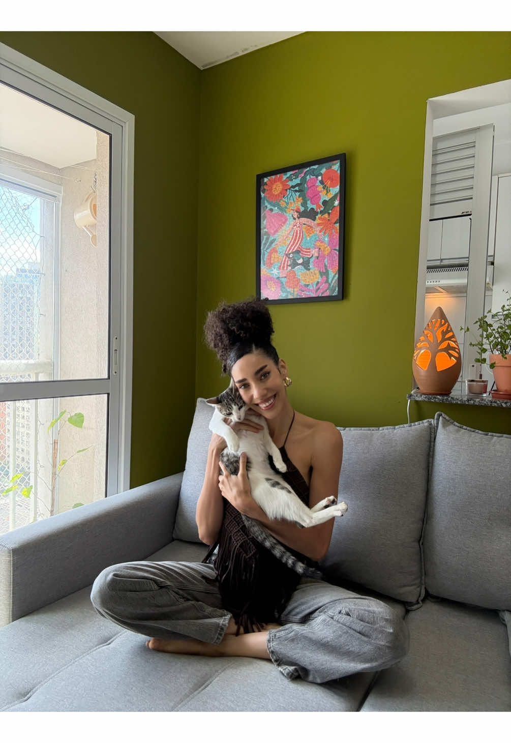 ✨🐾 Sujou, limpou… e tá nova de novo! A nova Suvinil Fosca Super Lavável é perfeita pra lidar com a bagunça do pet, das crianças ou até a sua (a gente não julga 😄). É fosca de verdade, com aquela cara de parede recém-pintada só que pronta pra qualquer aventura do dia a dia.  Aproveita e garante os seus 12% de desconto usando o meu cupom: MIKAELA12  #suvinil @Tintas Suvinil 