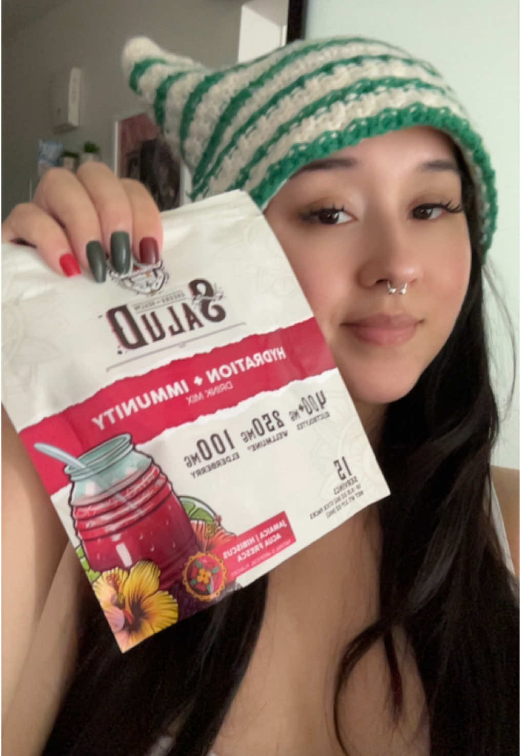 If you need to drink more water daily, you have to try this Jamaica hydration mix by Salud! This is the most hydrated I’ve ever been 💕 #salud #hydration #drinkmorewater 