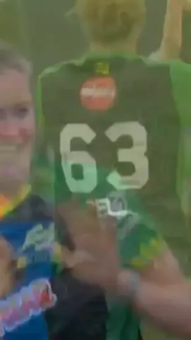 #womencricketer Lauren bell second wicket today match