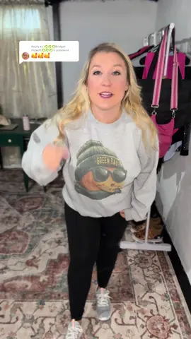 Replying to @🐉🐉🐉Bridget Pickett🐉🐉🐉 these sweatshirts are the best!  #football #footballsweatshirt #packers #illinois #sundayfunday 
