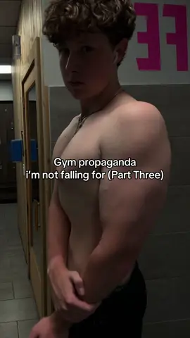 Aside from warmups you really shouldn’t be building up to a heavier set, when your muscles aren’t going to be as fresh. Reverse pyramid training is a great way to structure your sets, start with your heaviest set in a lower rep range and in the following set/sets decrease the weight slightly to where you can crank out a few more reps. #gym #sets #gymmyths #GymTok #gympropaganda 