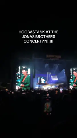 I'M STILL LOOSING MY EVERLOVING MIND OVER THIS #jonasbrothers #greetingsfromyourhometowntour #