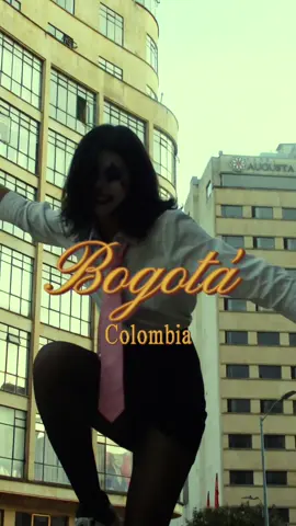 A tomar café con pan en la séptima #ojitosmentirosos #trend #bogota #colombia #clown 