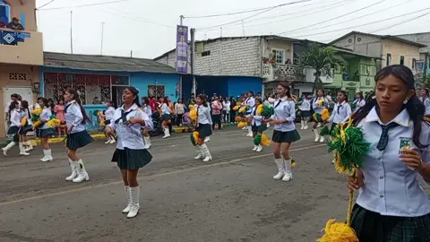 #🥰💯❤ mi hermosa princesa en el desfile de su colegio Santa Elena