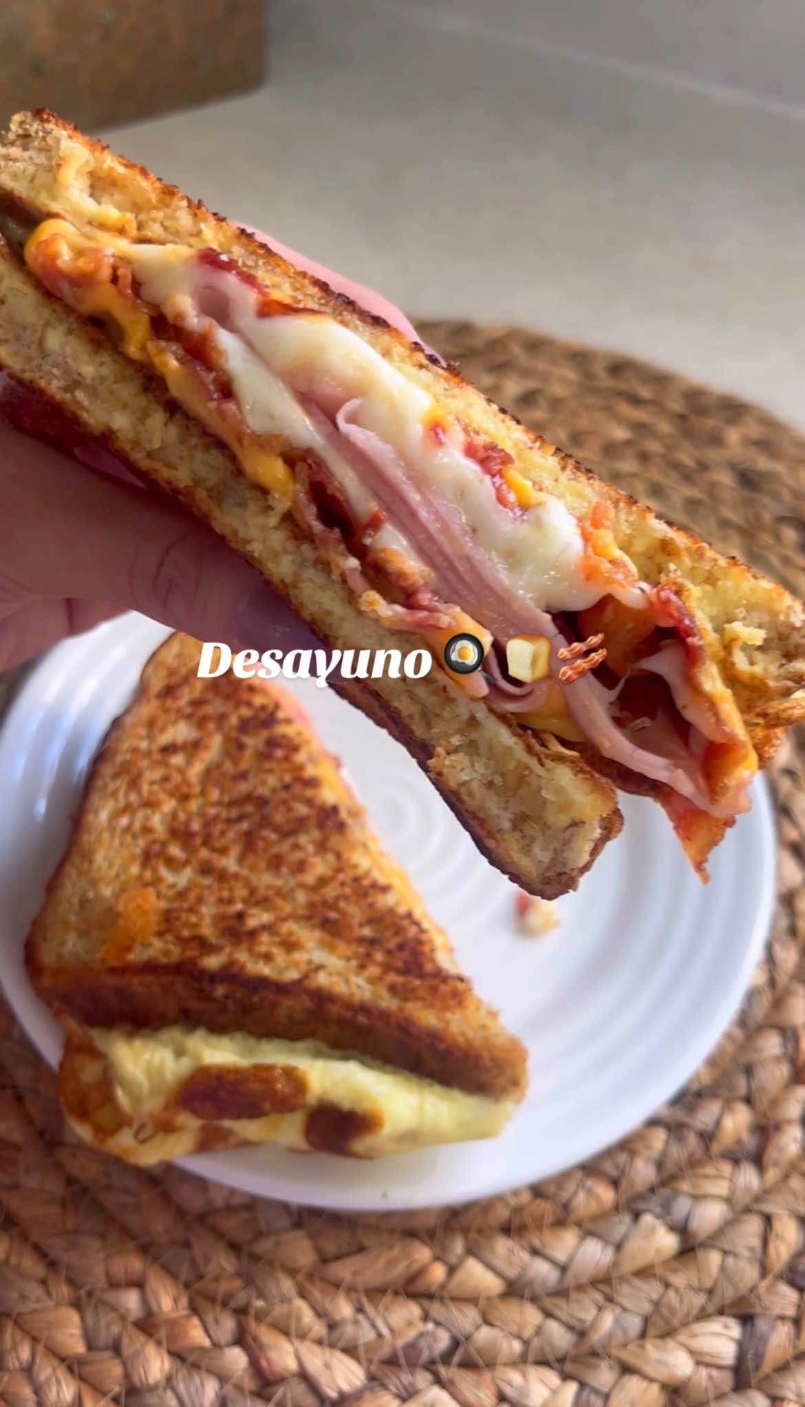 Claro que yes my lovee 🥰🥓🍞🍳 #desayuno #breakfast #sandwich #recetitabymichelle #huevo 